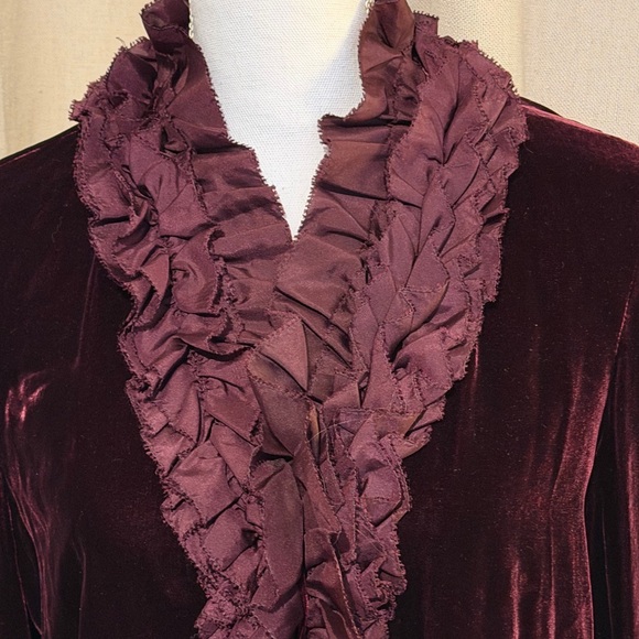 Ralph Lauren Women’s GORGEOUS Burgundy Blouse Silk Blend Hidden Buttons Ruffles - Picture 2 of 5
